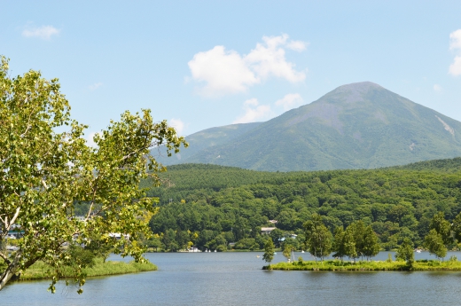 高原と湖の写真素材01