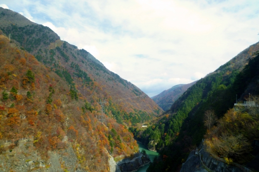 紅葉の谷の写真素材