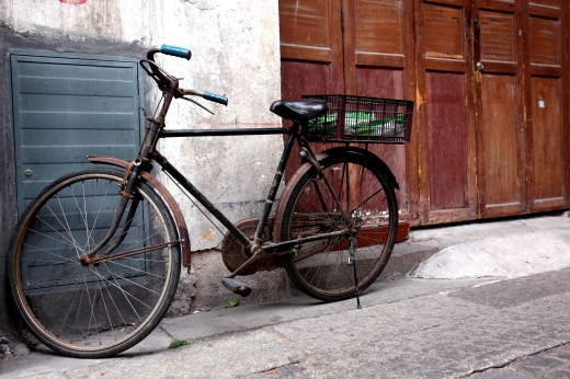 古びた自転車の写真素材